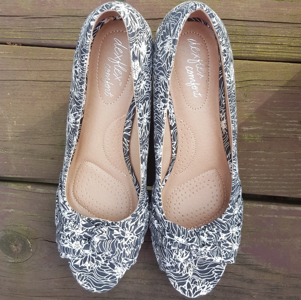 Dexflex Comfort flowered wedges